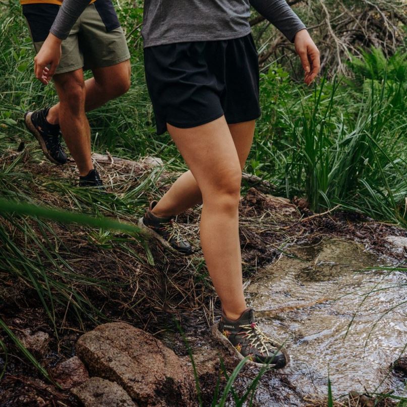 Terrain Run Short (JWF25226-485) Merrell Women 8VV6P1019 Clothes Silver Bullet